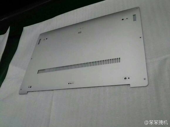 小米筆記本？看樣子面板是鋁模具